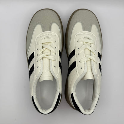 Sports shoes thick